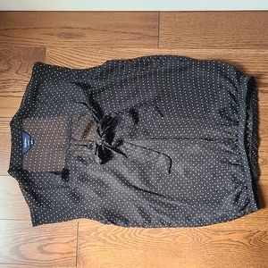 2/$25 Sheer sleeveless top with front bow. Size xs petite new condition